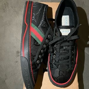 Cool deal going on right NOW DONT MISS this deal include shirt/shoes Gucci
